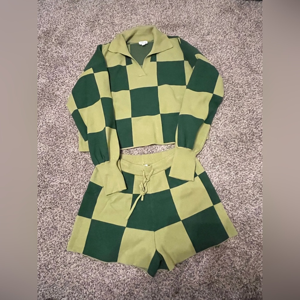 Le Lis Green Knitwear Ensemble